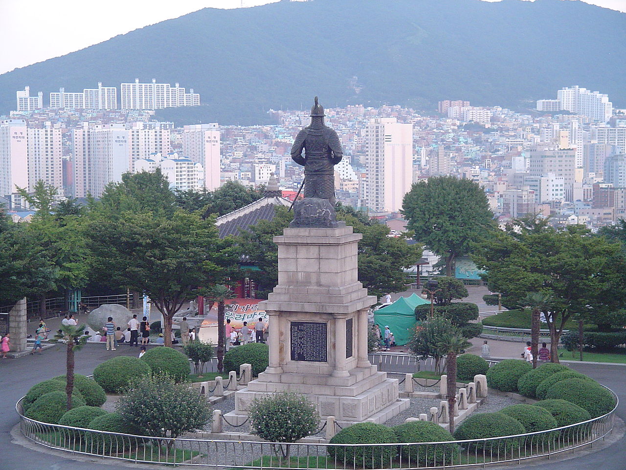 Rear view of the statue of Admiral Yi at Busan Tower, in Busan, South Korea | Stories Preschool